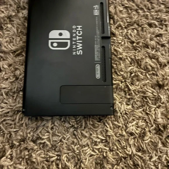 Nintendo Switch - Picture 2 of 2
